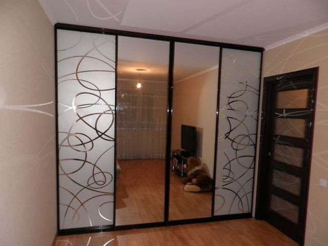 portes d'armoire avec dessins pour le dressing