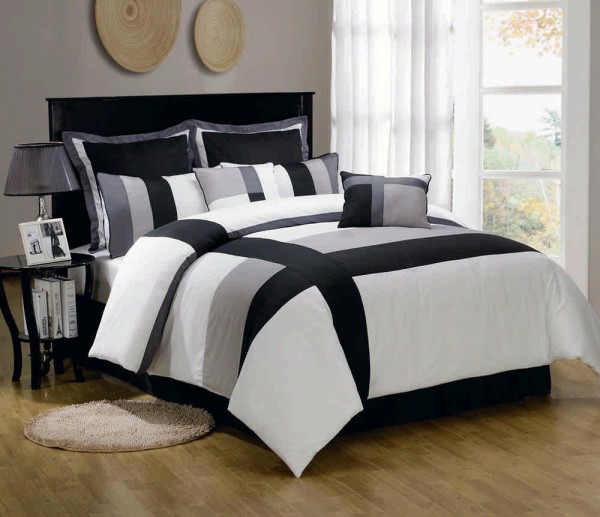 Letto queen-size-Consolatore-Sets-con-fantasia-nero-e-bianco-e-troppo-white-tende ulteriore-table-