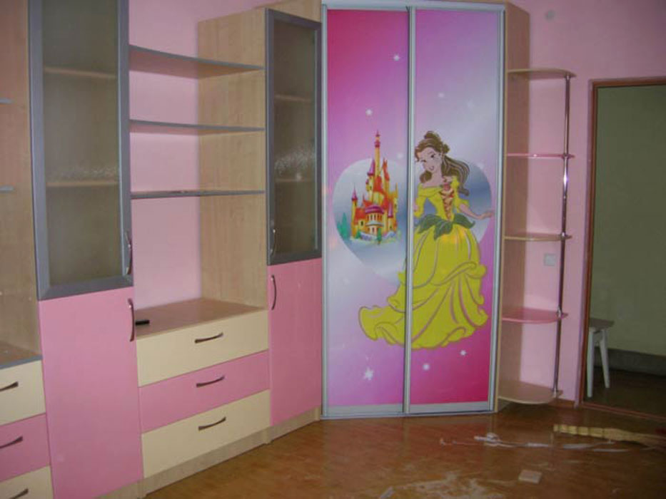 Armoire coulissante pour chambre d'enfant: variétés