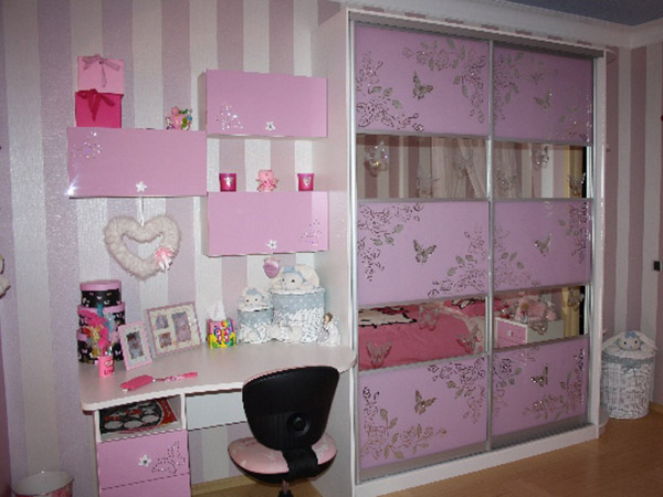 Armoire coulissante pour chambre d'enfant: variétés