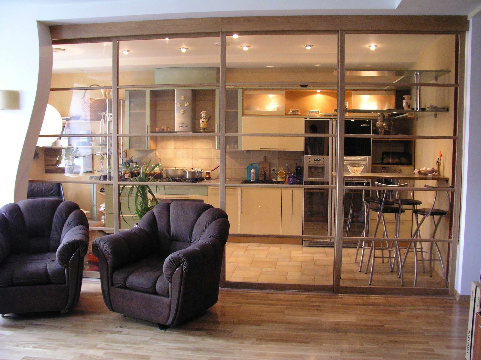 Sliding partition between the kitchen and the living room