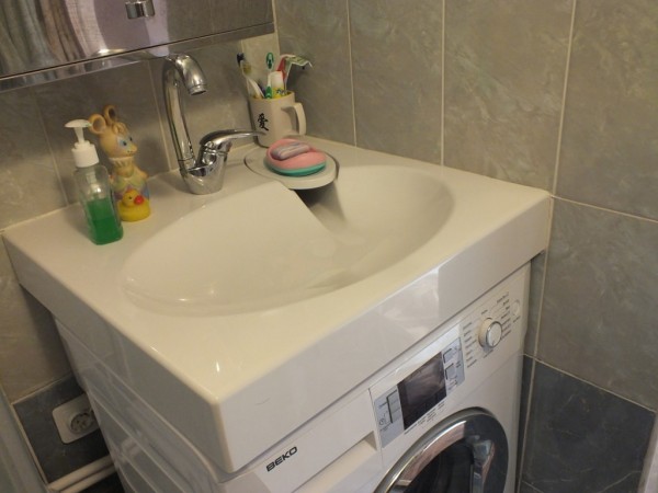 Furniture and washing machine