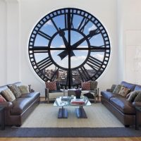 horloge en bois dans la cuisine dans le style de l'image classique