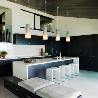 bellissimo soffitto nero in foto di decorazioni per la casa