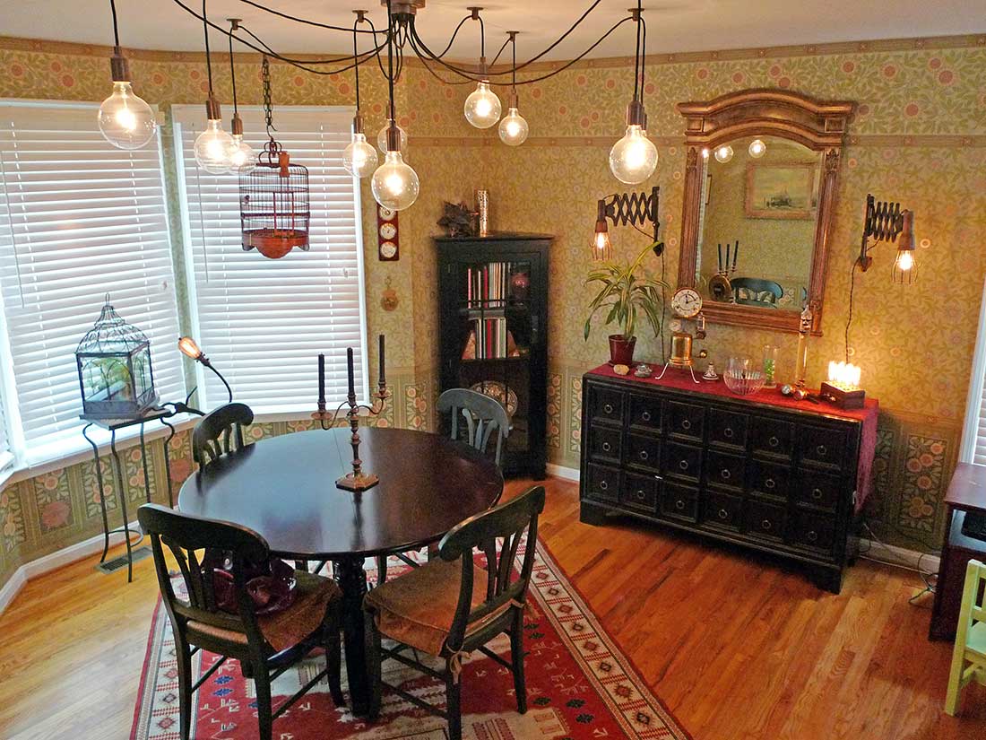 Appartement de style steampunk avec parquet en bois