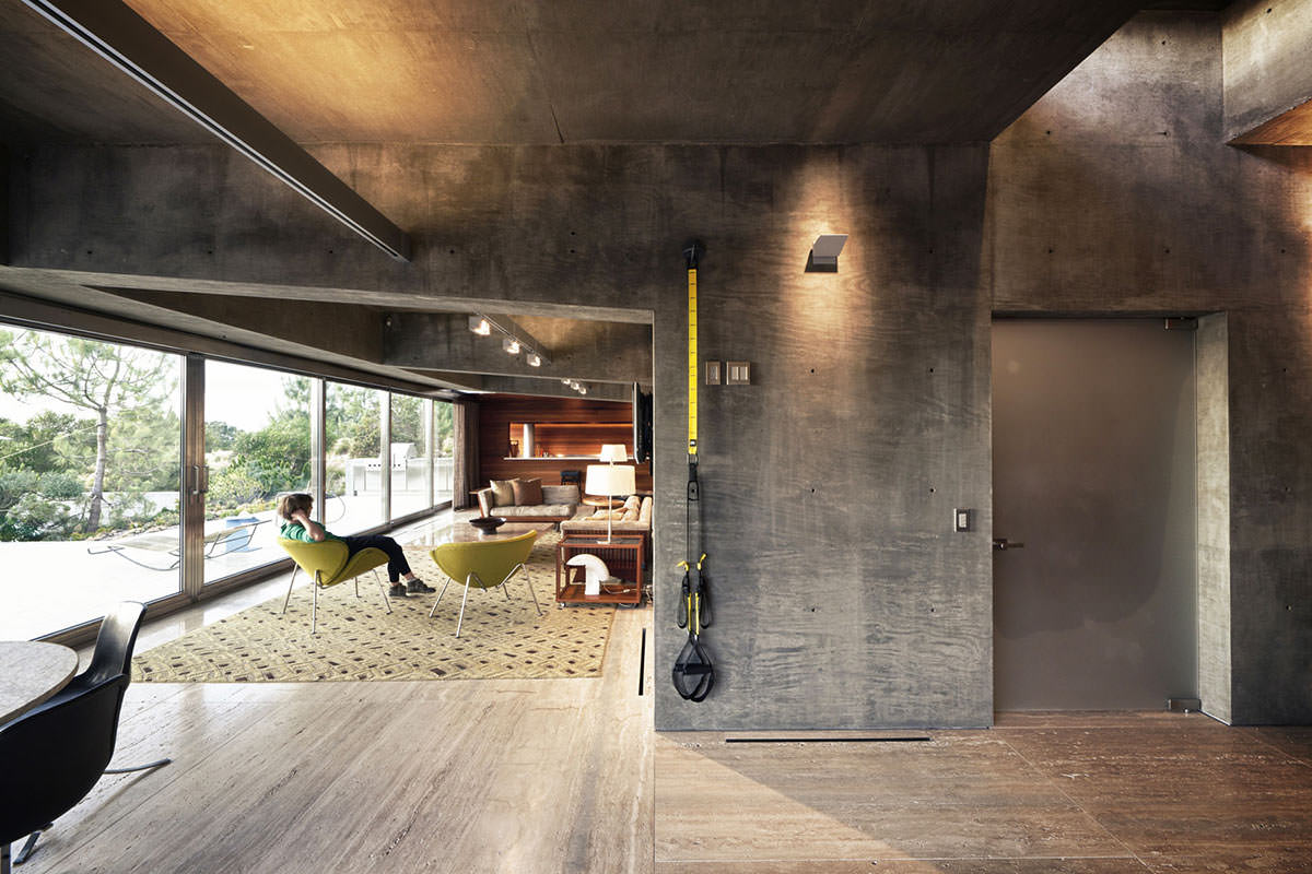 ceiling decoration with concrete in the house