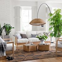 artificial flowers in the design of the apartment photo