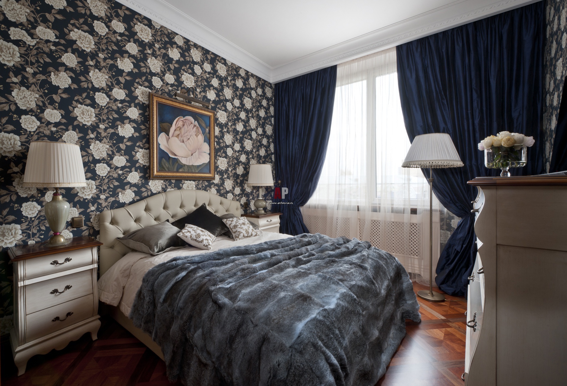 striped dark wallpaper in the interior of the room