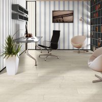 rovere bianco chiaro nello stile dell'immagine del corridoio