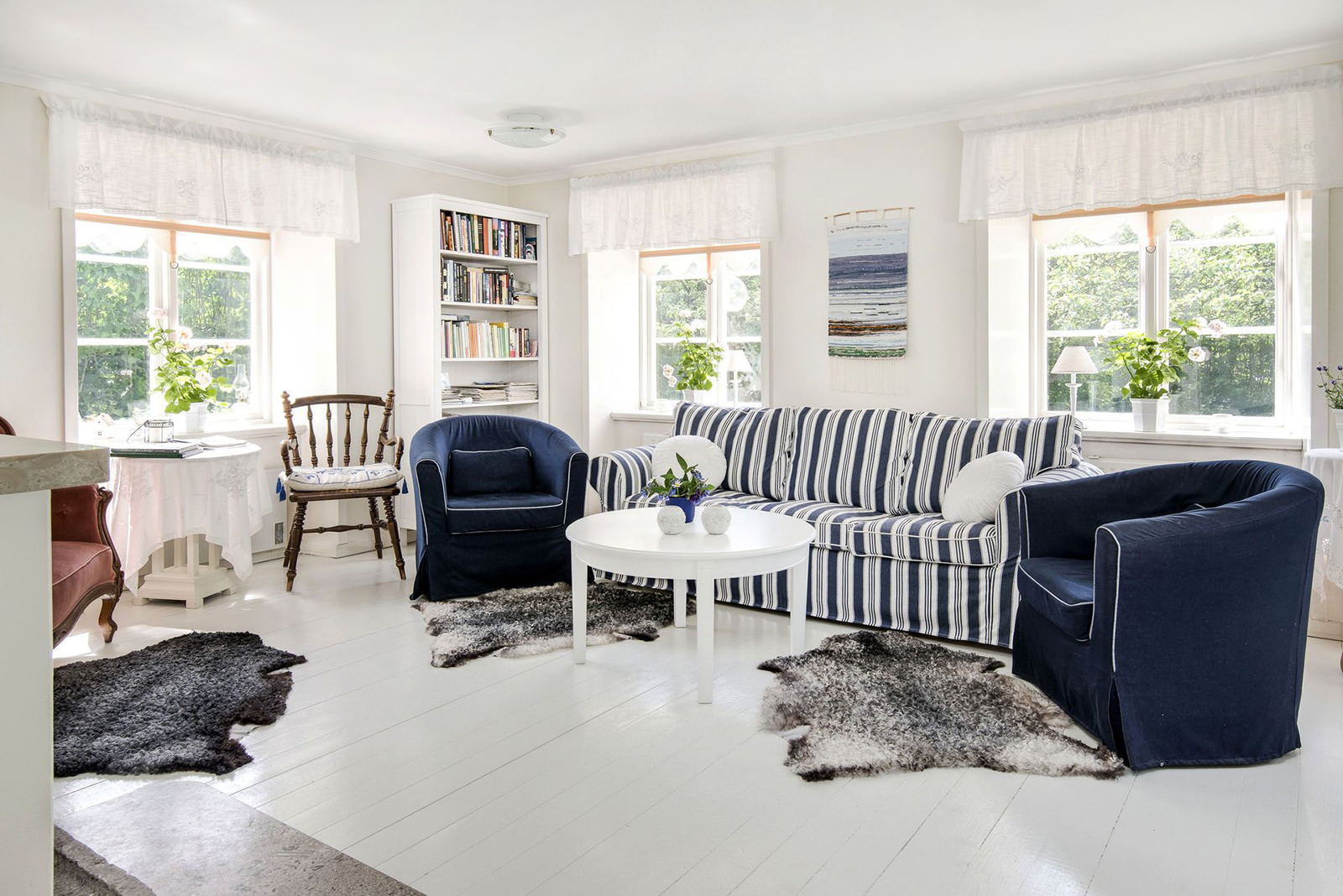 light white floor in bedroom design