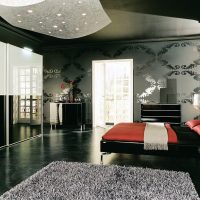 bellissimo soffitto nero all'interno della foto della casa