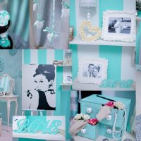 prekrasna boja tiffany na fotografiji interijera spavaće sobe