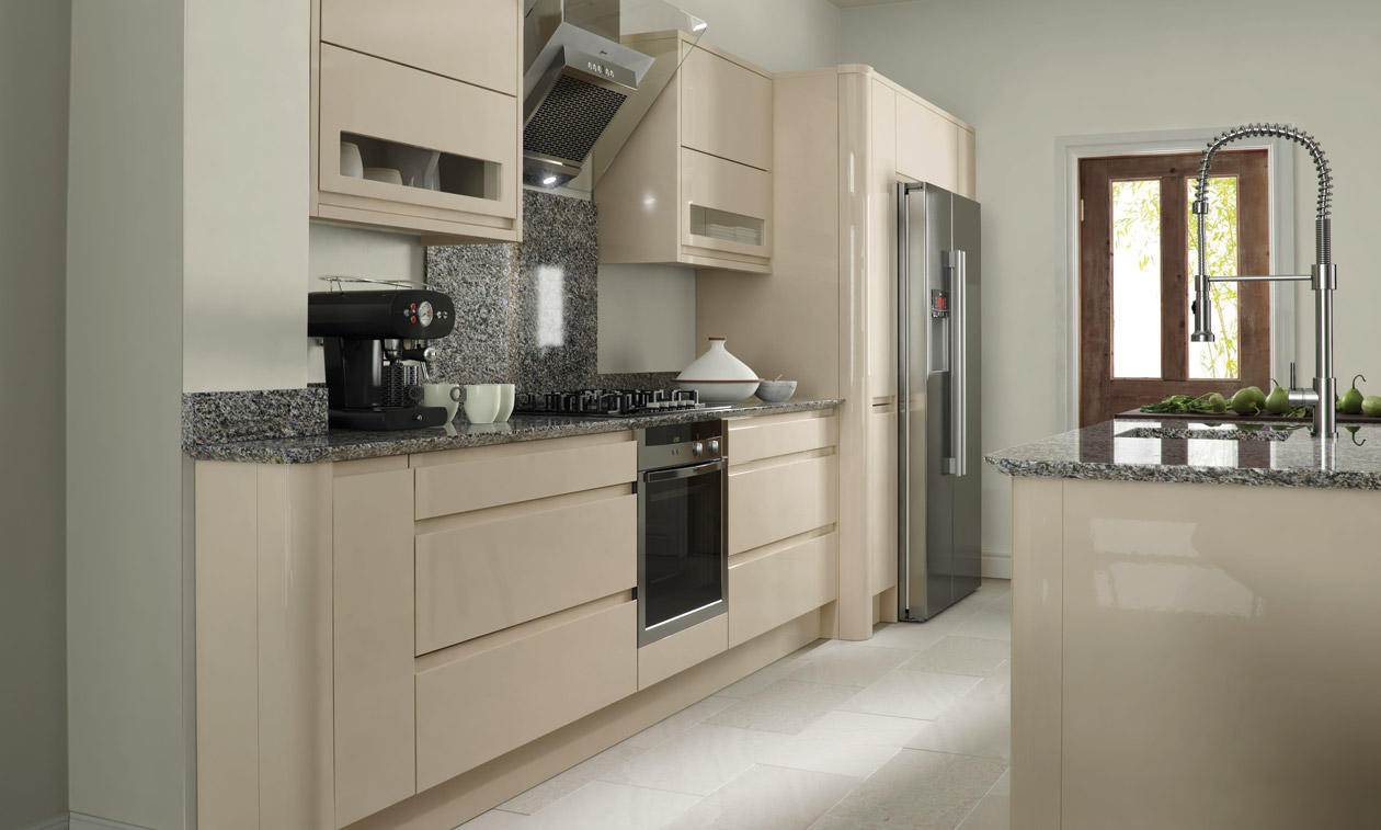 design della cucina beige in stile giapponese brillante