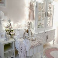 arredamento della camera chic nello stile di un'immagine shabby chic