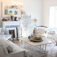 luminoso corridoio interno nello stile di una foto shabby chic