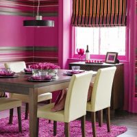 bellissimo corridoio interno in foto a colori fucsia