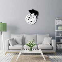 horloge en plastique dans la cuisine dans la photo de style campagnard