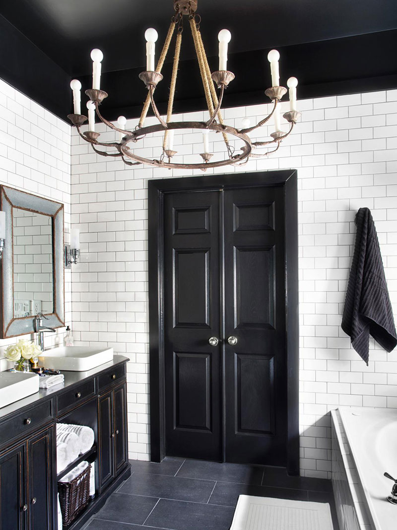 beautiful black ceiling in the decor of the apartment