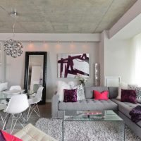 stile del soffitto con una soluzione di cemento nella foto della casa