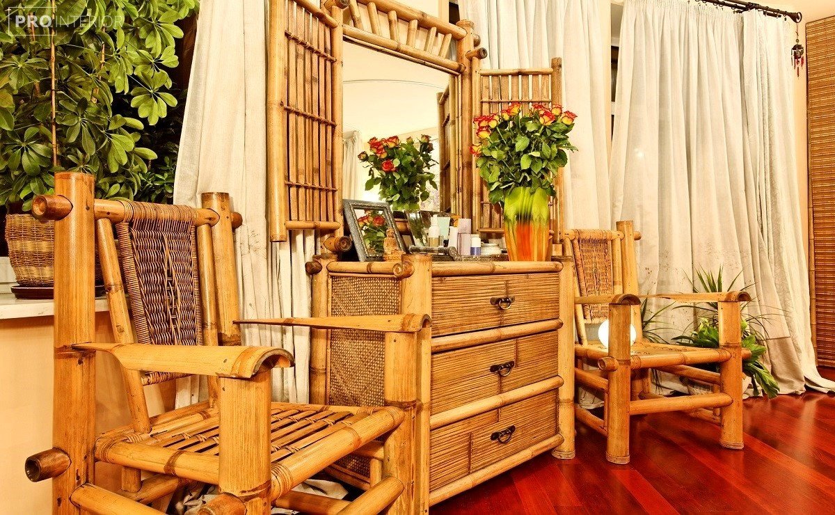 parquet with bamboo in the interior of the corridor