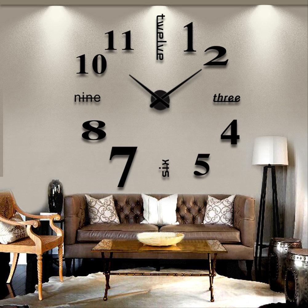 horloge en bois dans un salon de style campagnard