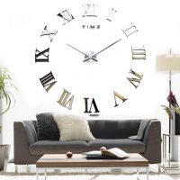 horloge en plastique dans le couloir dans l'image de style campagnard