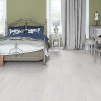 rovere bianco brillante nello stile del quadro della cucina