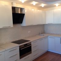 light white kitchen design with a touch of sand