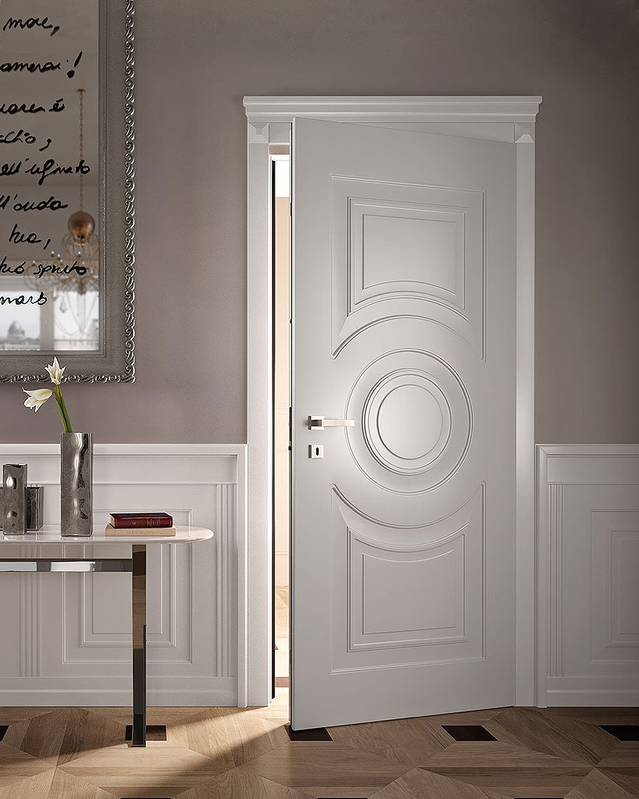 porte interne luminose con un tocco di marrone