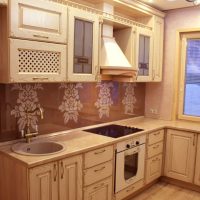 design cucina beige brillante in foto in stile high tech