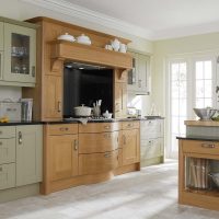 design della cucina beige chiaro in foto in stile classico