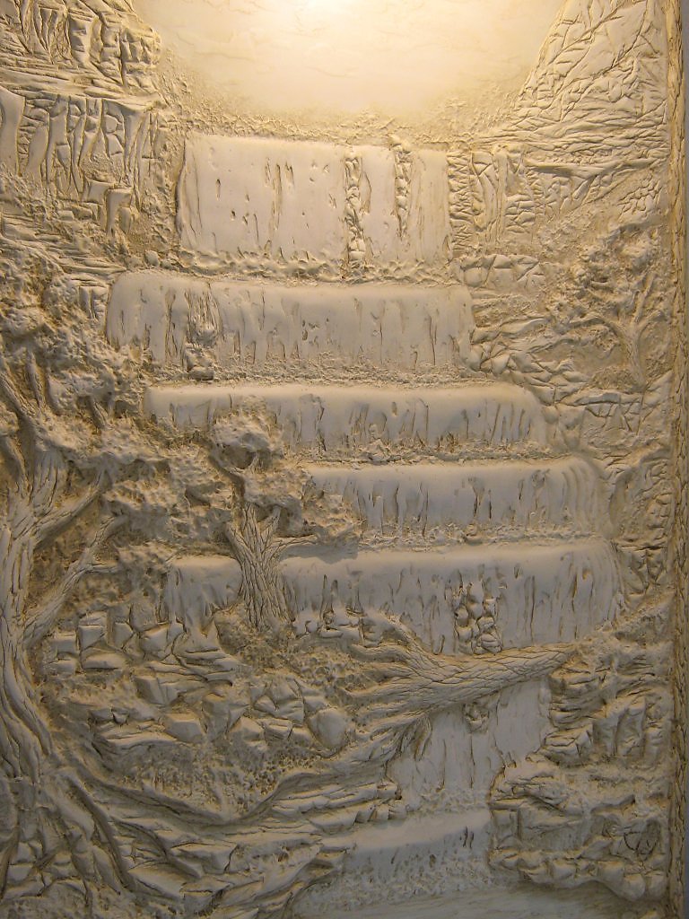 couloir de style léger avec bas-relief