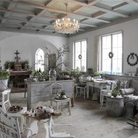 design del corridoio leggero nello stile di un'immagine shabby chic