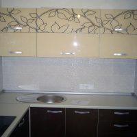 bellissimo interno cucina beige in foto in stile high-tech