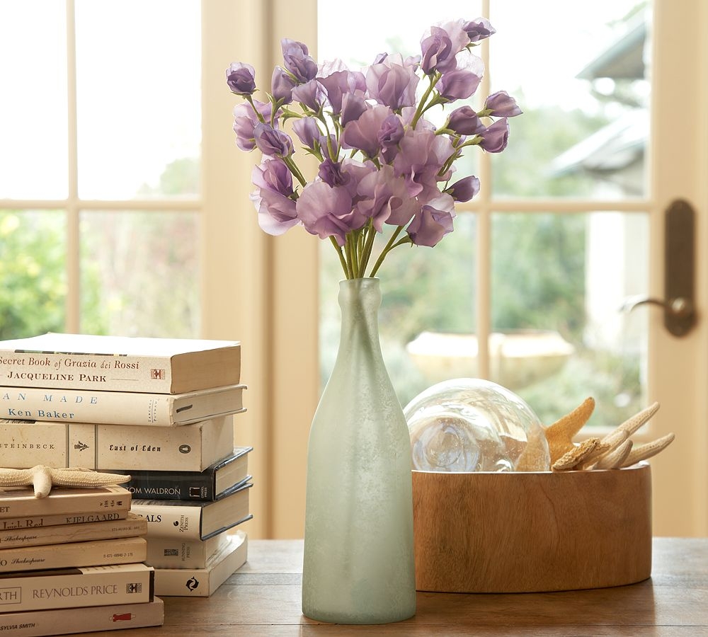 fresh flowers in the decor of the hallway