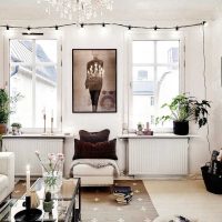 bijeli zidovi u dekoru stana u stilu fotografije iz Skandinavije
