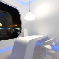 futurizam u dizajnu prostorije u svijetloj boji slike