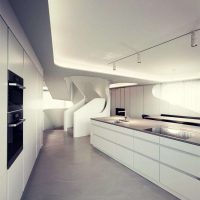 futurizam u stilu kuhinje na fotografiji neobične boje