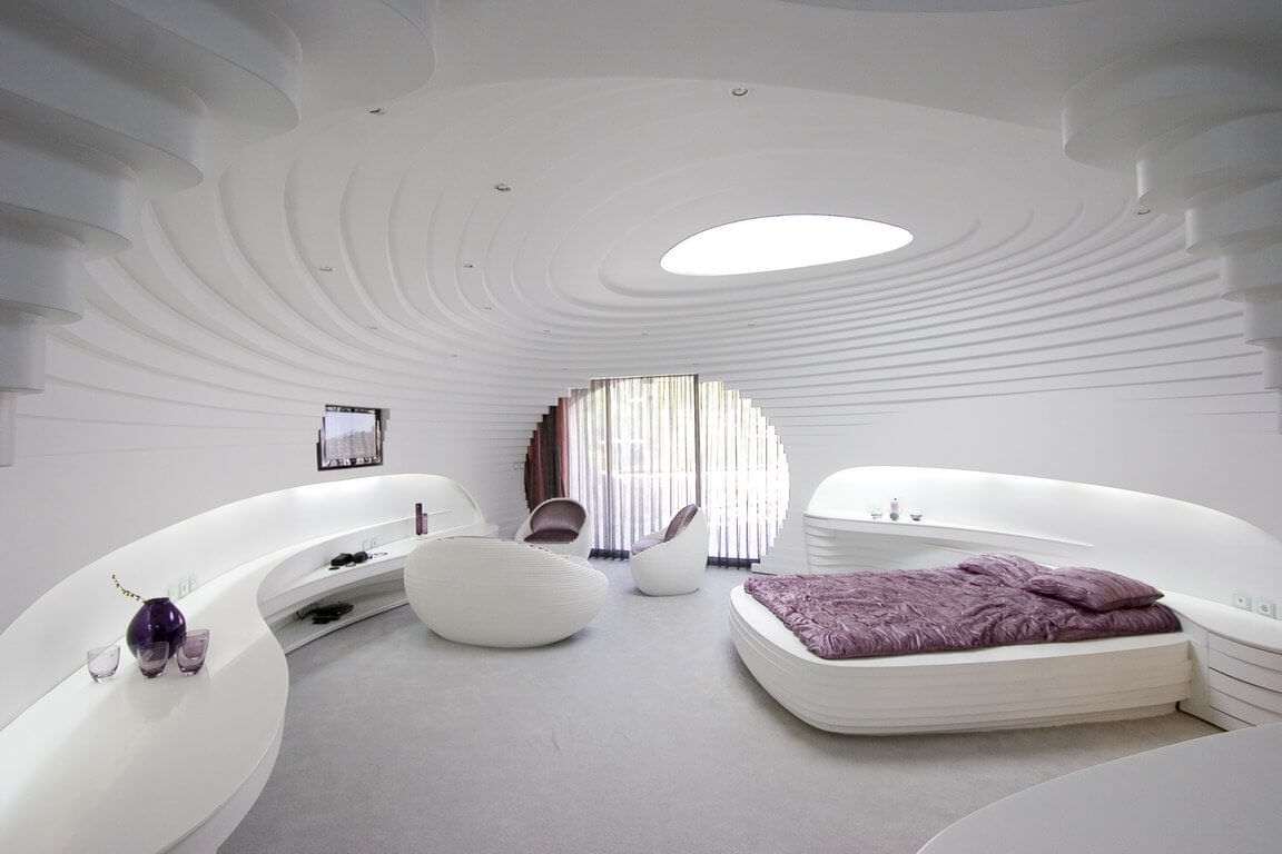 futurizam u dizajnu stana u neobičnoj boji
