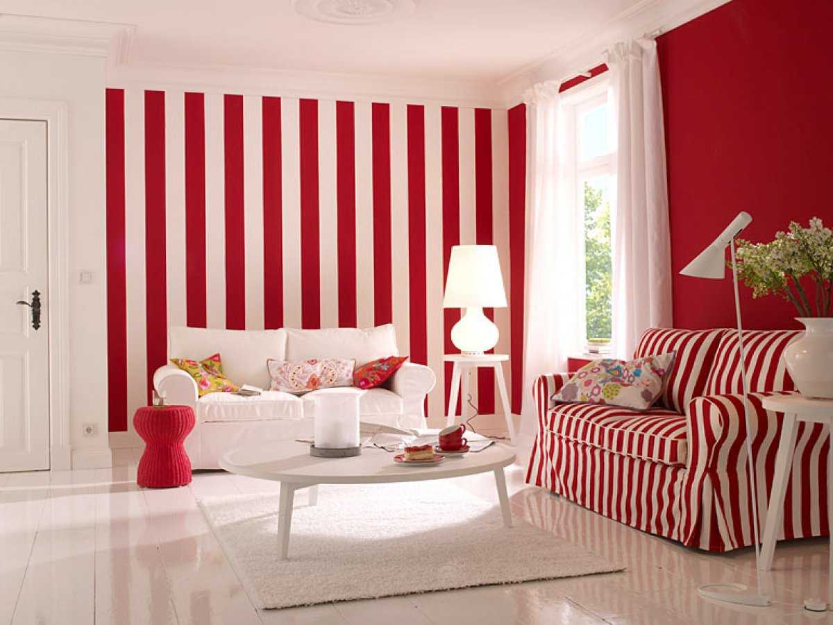 kombinacija crvene s drugim bojama u unutrašnjosti spavaće sobe