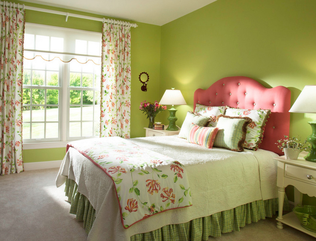 bright pistachio color in the hallway interior