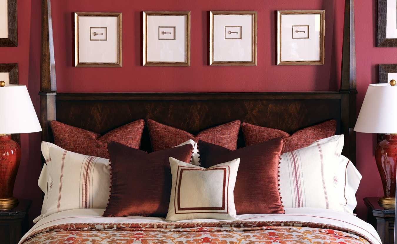 beautiful burgundy color in the design of the hallway