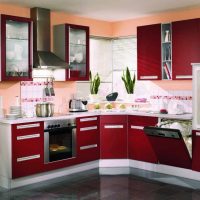 warna burgundy yang indah dalam reka bentuk foto dapur