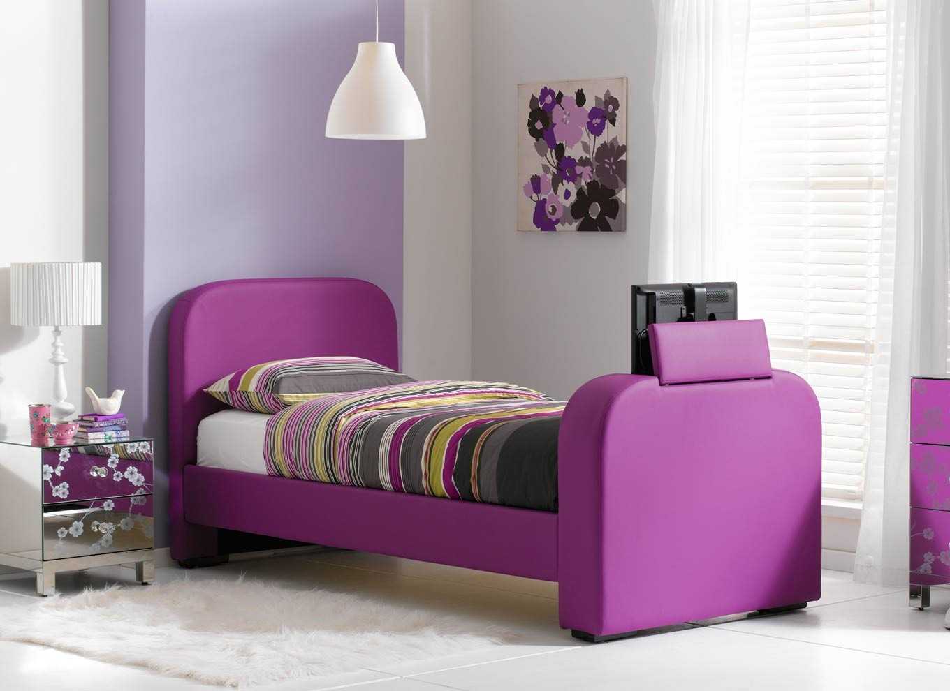 design luminoso corridoio in viola