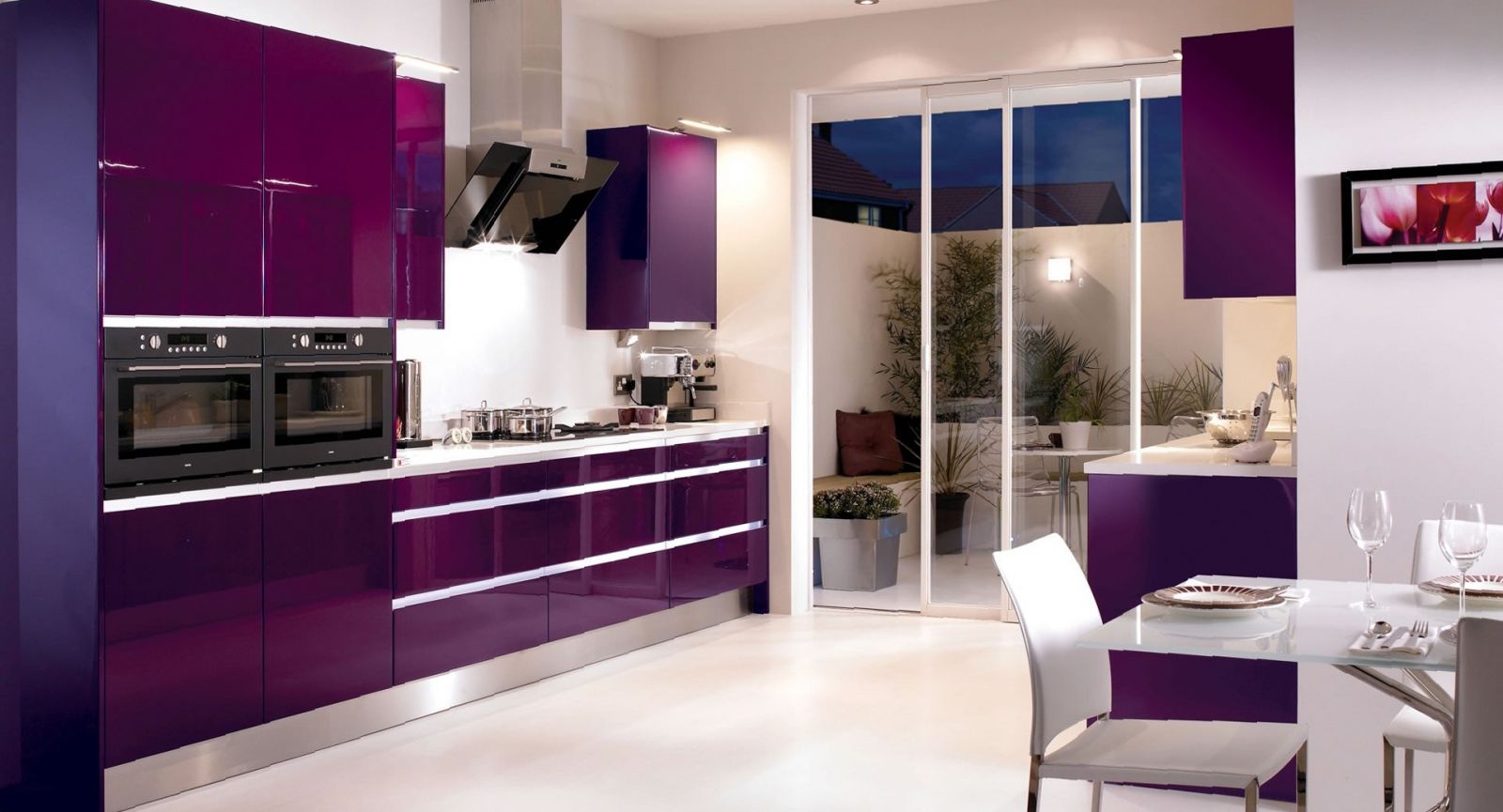 stile cucina chiaro in viola