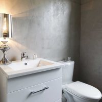 l'idea di un bellissimo intonaco decorativo all'interno della foto del bagno