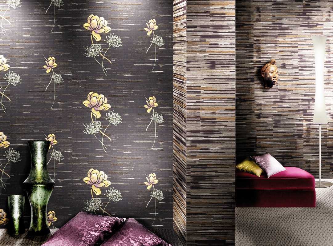 a combination of bright wallpaper in the design of the living room