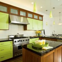 kombinacija svijetlih boja na pročelju slike kuhinje