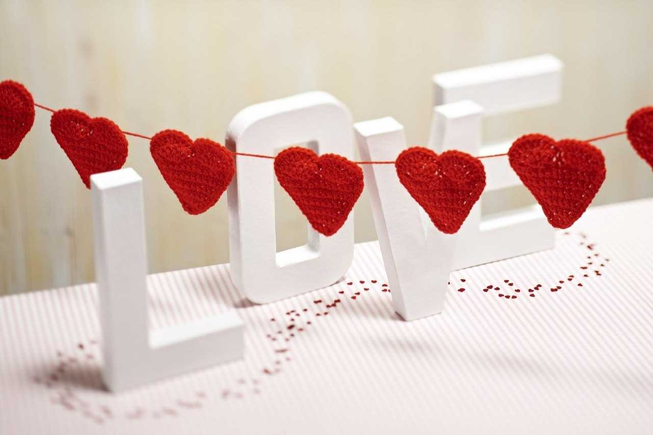 do-it-yourself hiasan terang pangsapuri untuk Hari Valentine