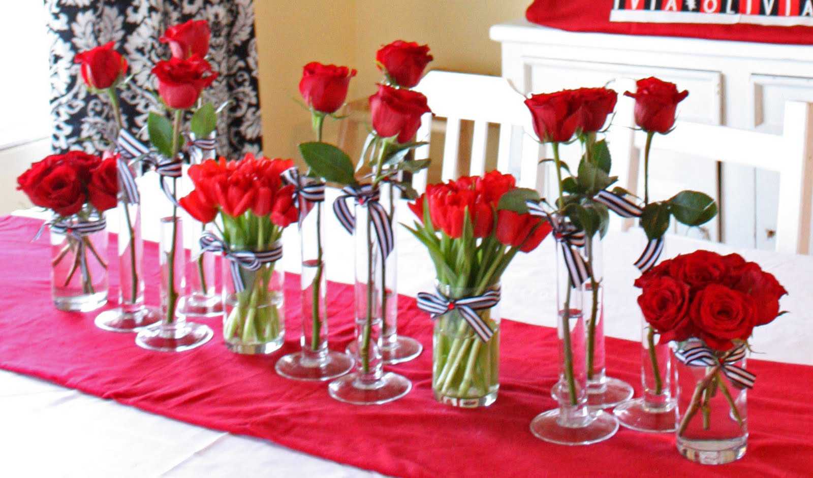 décoration originale de l'appartement avec des matériaux improvisés pour la Saint Valentin